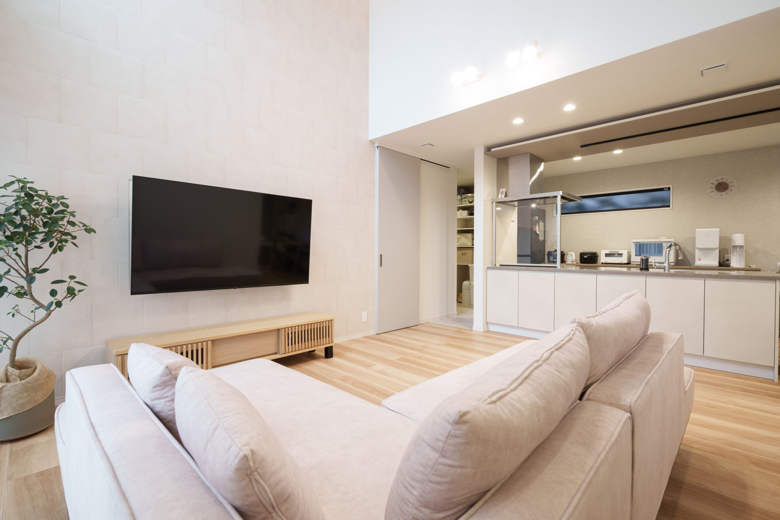 リビング写真（左）